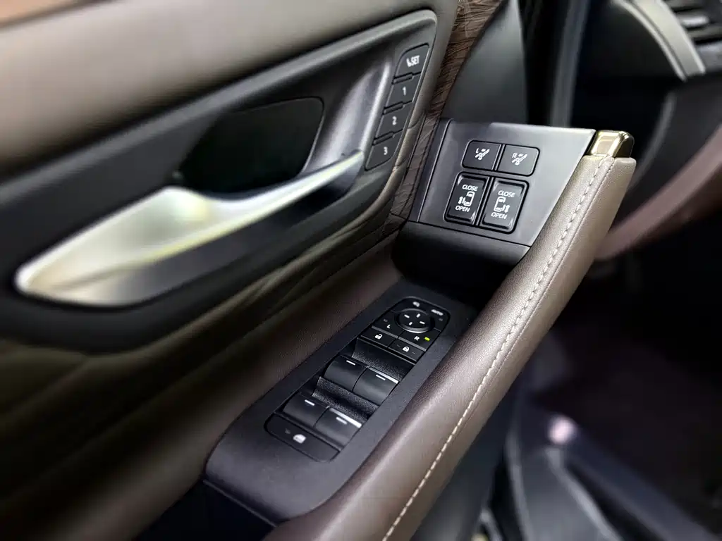 Toyota Alphard — фото 7
