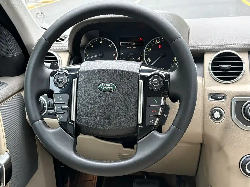 Land Rover Discovery 2013 — фото 11