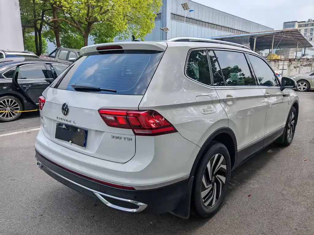 Volkswagen Tiguan L 2023 — фото 5