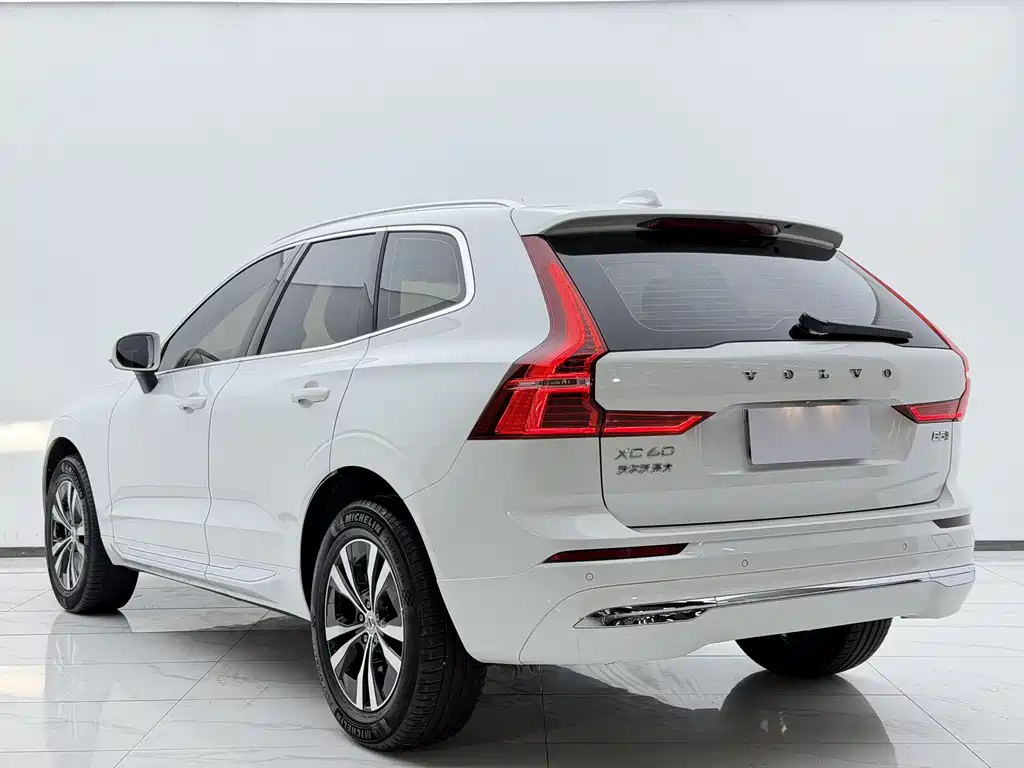 Volvo XC60 2023 — фото 12
