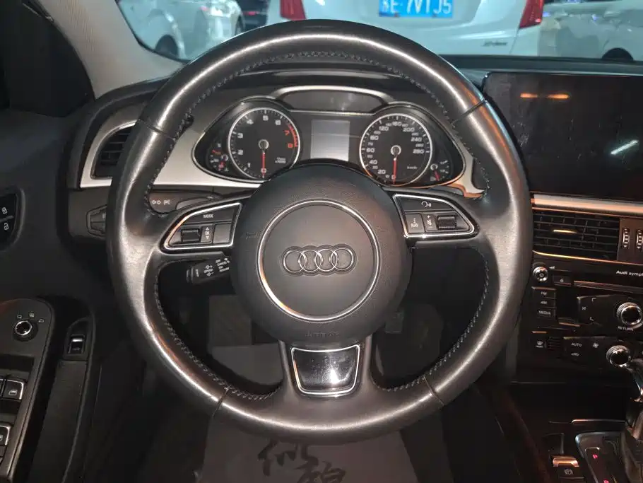 Audi A4L 2014 — фото 15
