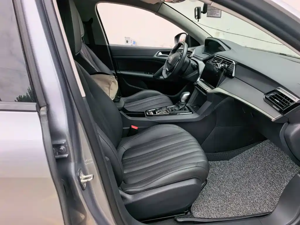 Peugeot 408 2023 — фото 25