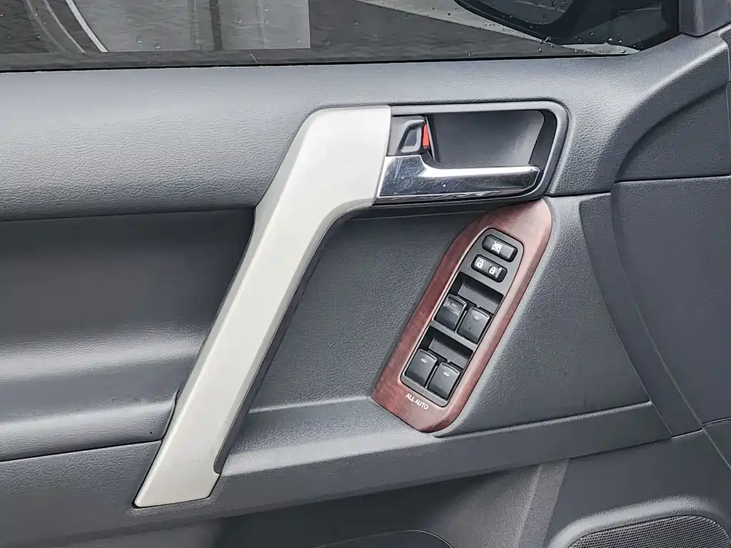 Toyota Prado 2015 — фото 11
