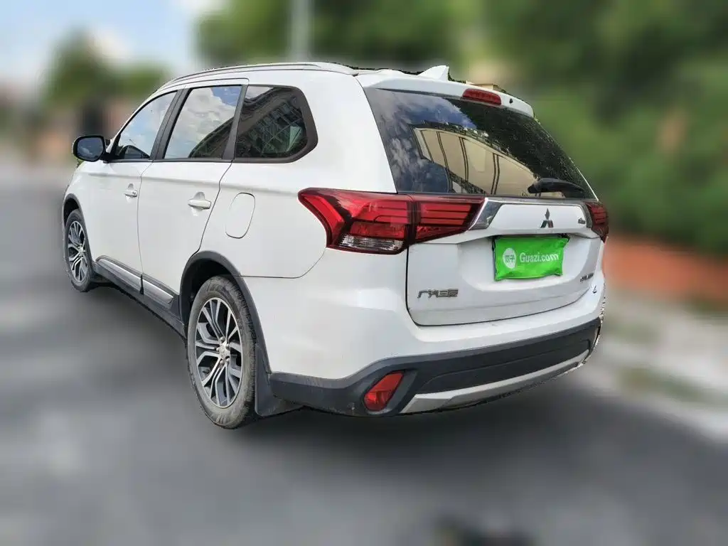 Mitsubishi Outlander 2018 — фото 25