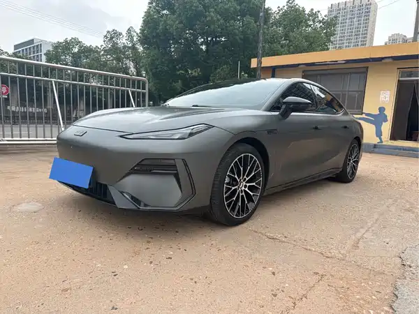 Geely Galaxy E8 2024