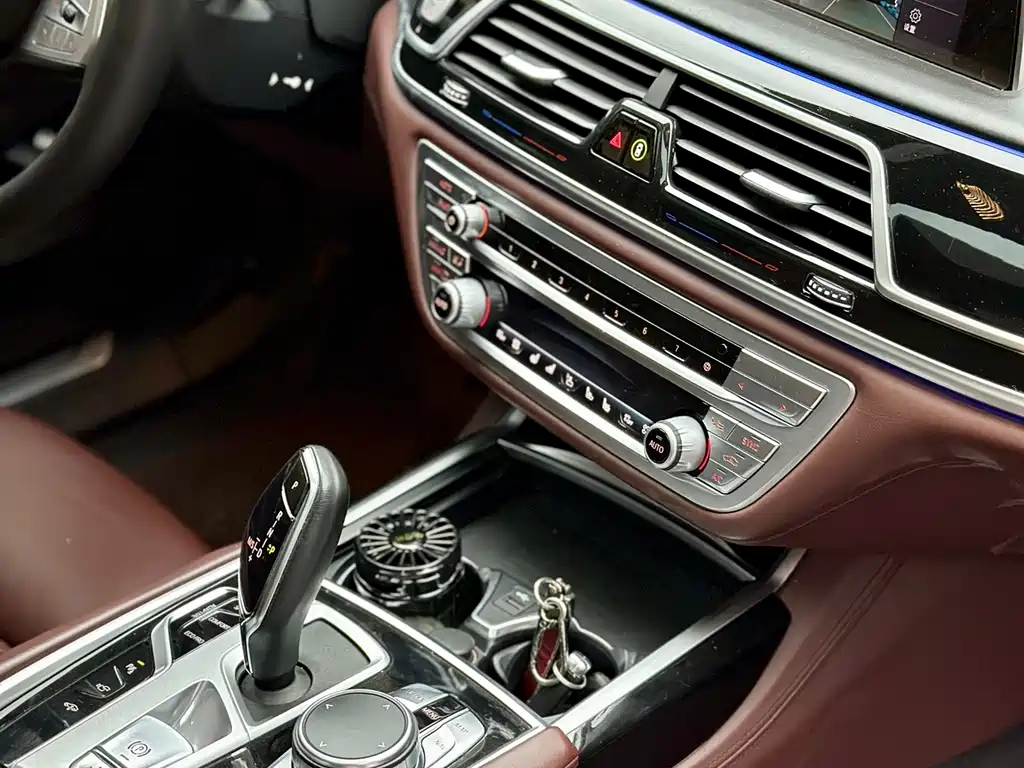 BMW 7 Series 2020 — фото 9