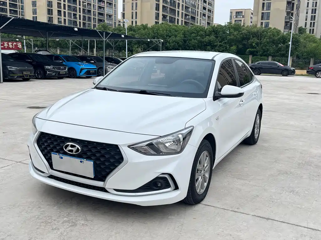 Hyundai Elantra 2019 — фото 1