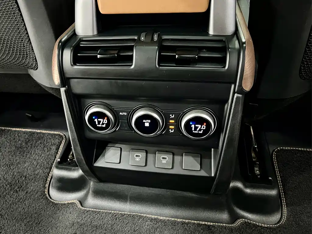 Land Rover Defender 2024 — фото 20