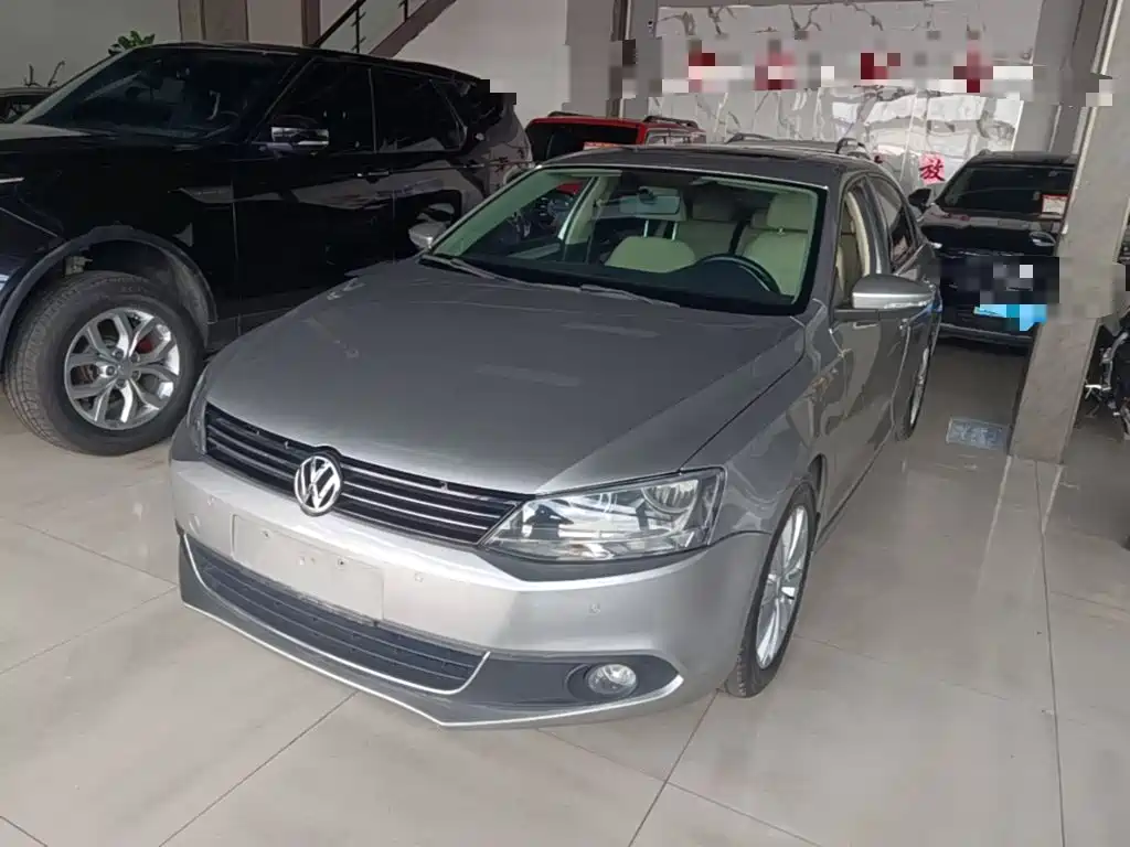 Volkswagen Sagitar 2015
