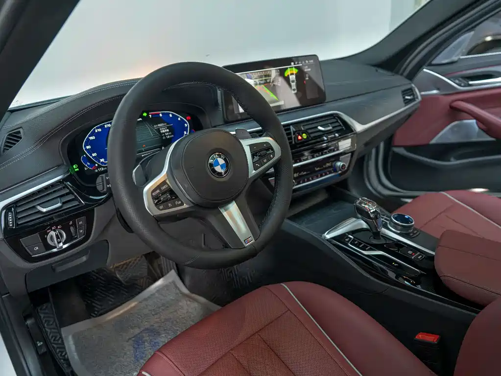 BMW 5 Series 2021 — фото 11