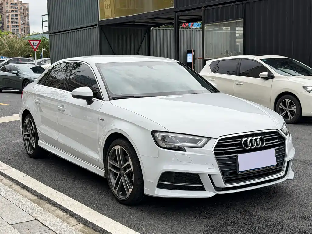 Audi A3 2018 — фото 3