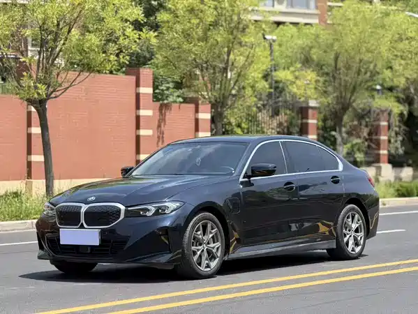 BMW i3 2025