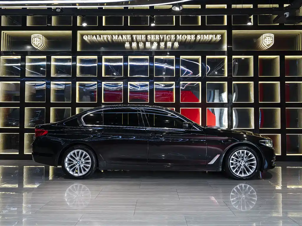 BMW 5 Series New Energy 2019 — фото 7