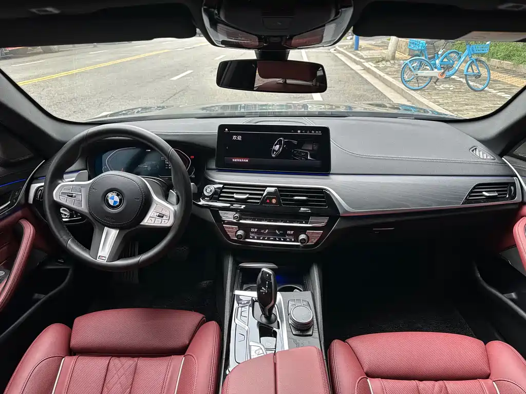BMW 5 Series 2022 — фото 28