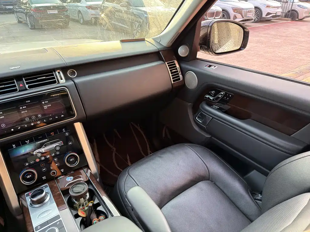 Land Rover Range Rover 2022 — фото 11