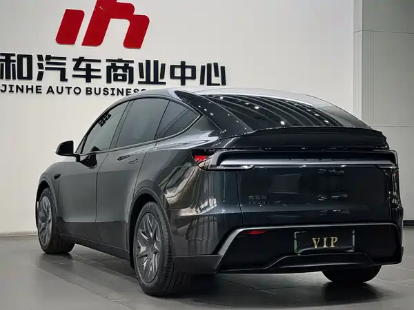 Tesla Model Y L 2025