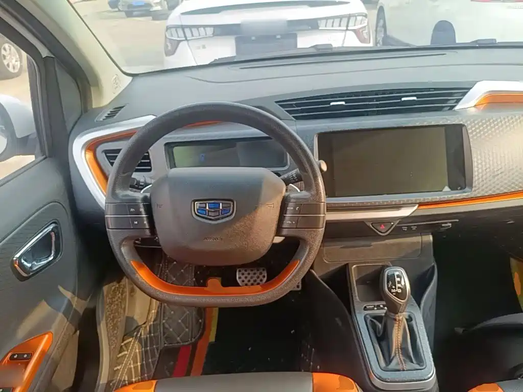 Geely Vision X1 2019 — фото 11