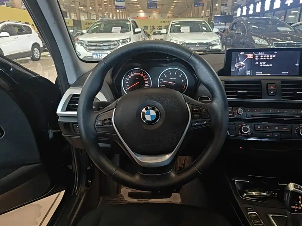 BMW 1 Series 2015 — фото 11
