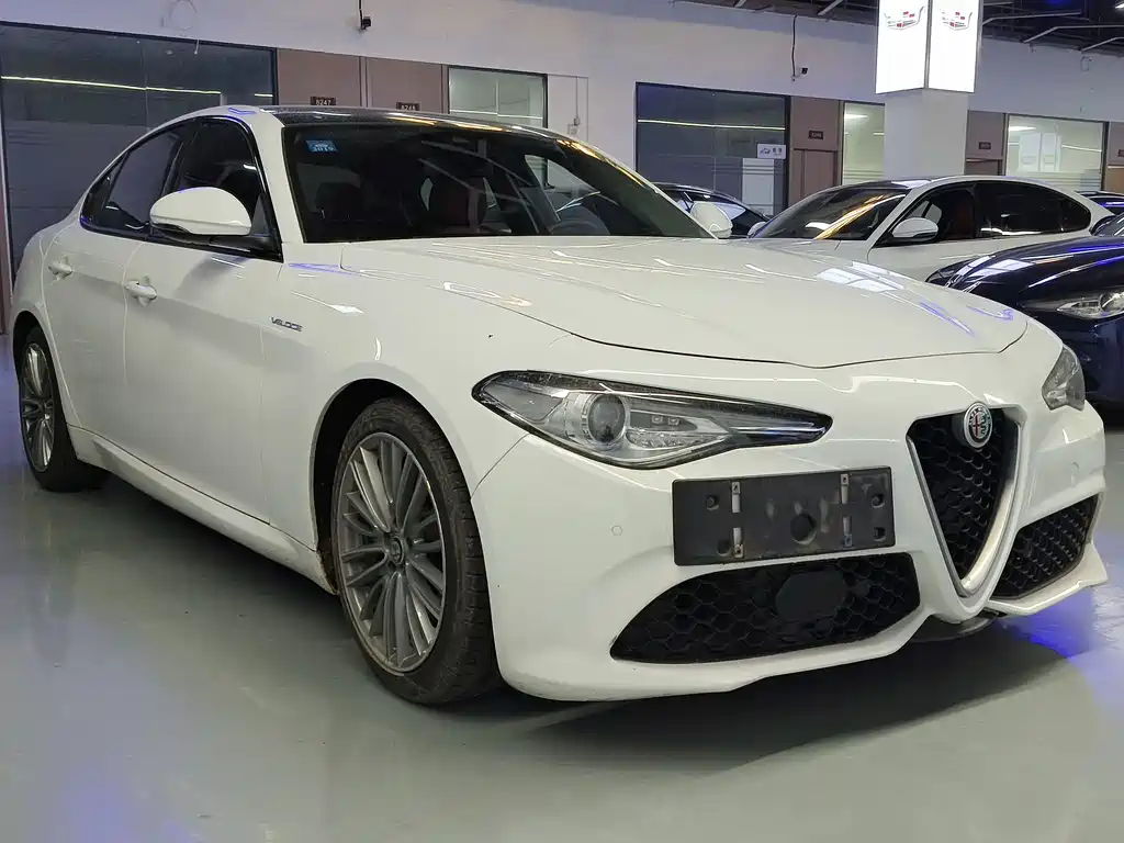 Alfa Romeo Giulia 2017 — фото 3