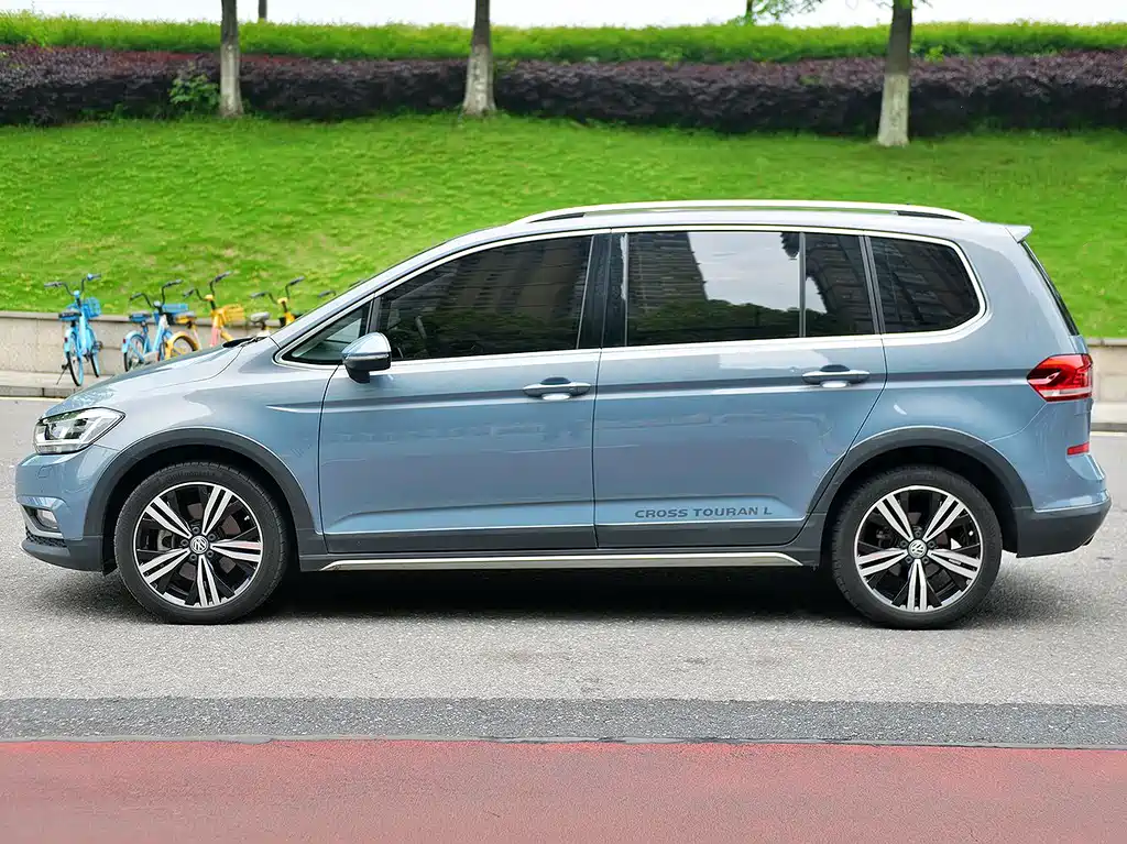 Volkswagen Touran 2019 — фото 2