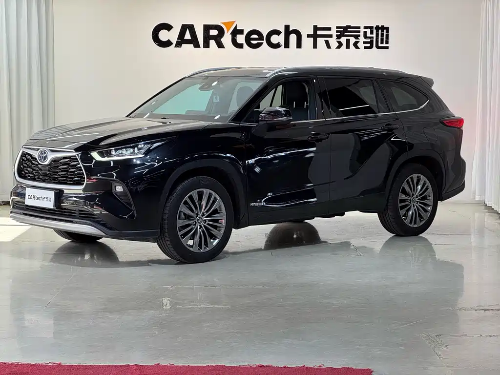 Toyota Highlander 2022 — фото 1