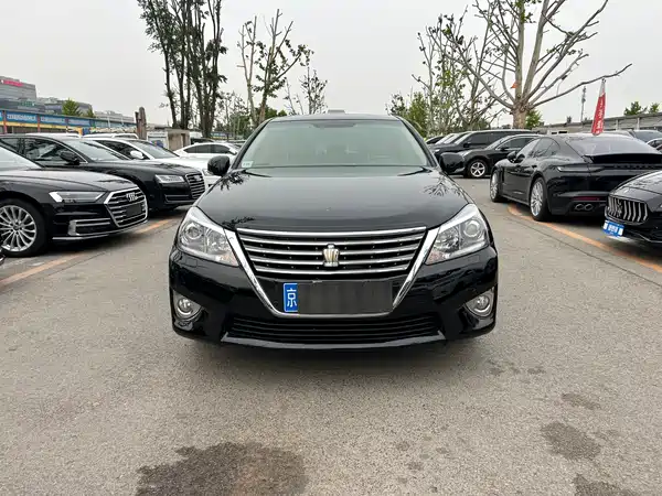 Toyota Crown 2012