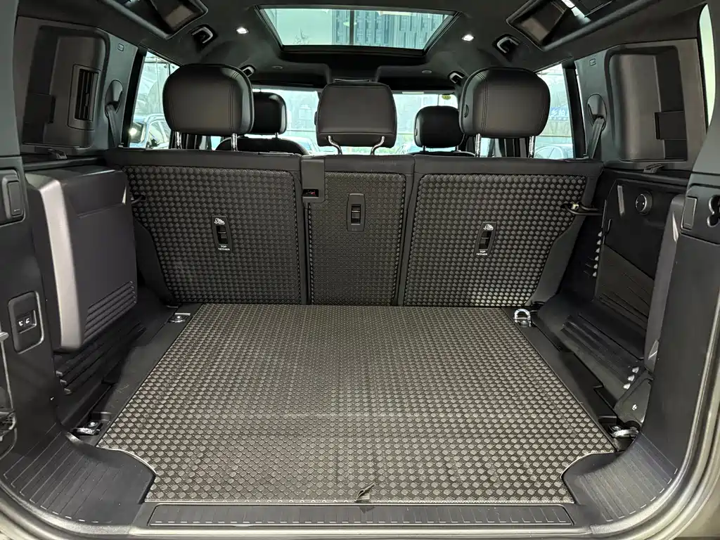 Land Rover Defender 2024 — фото 13
