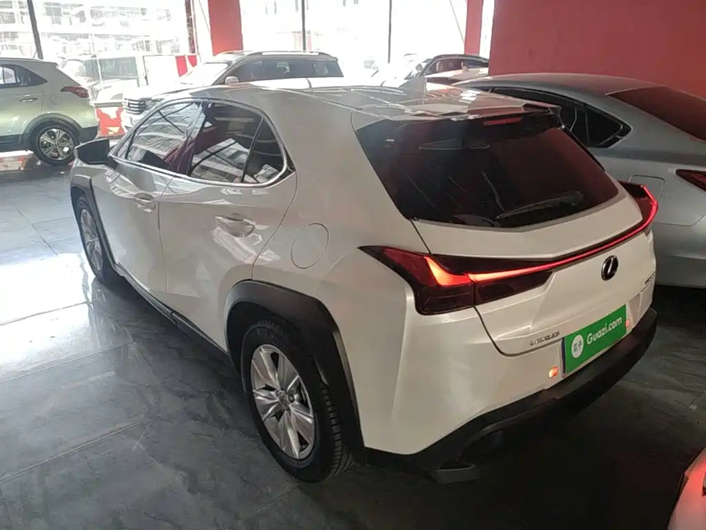 Lexus UX 2021 — фото 5