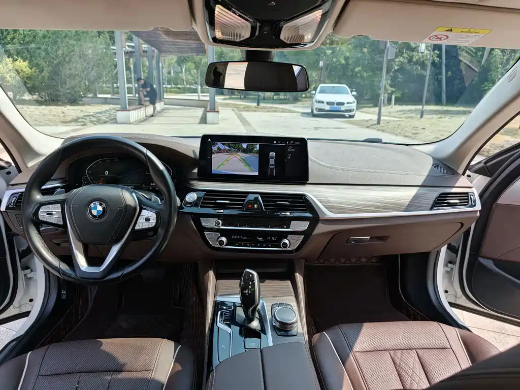 BMW 5 Series 2021 — фото 11