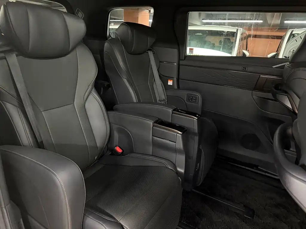 Toyota Alphard 2023 — фото 8