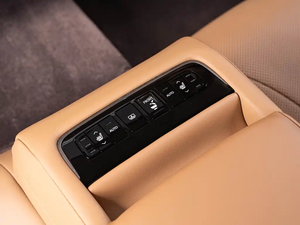 Lexus LS 2021 — фото 18