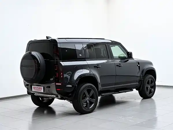 Land Rover Defender 2024