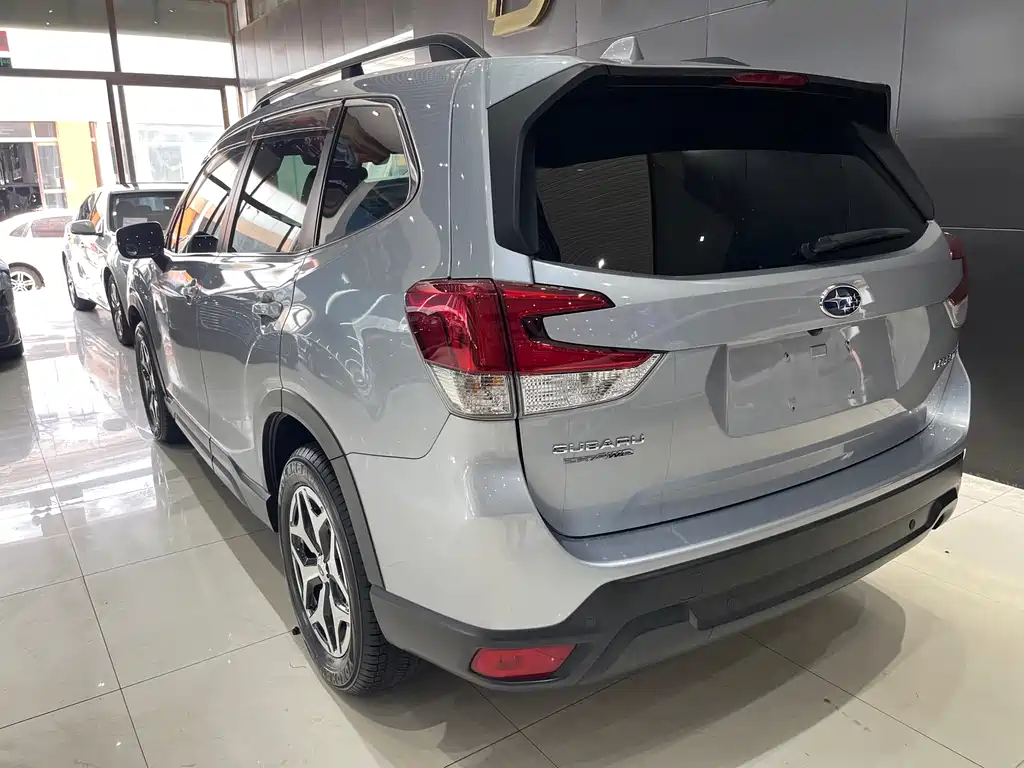 Subaru Forester 2019 — фото 12