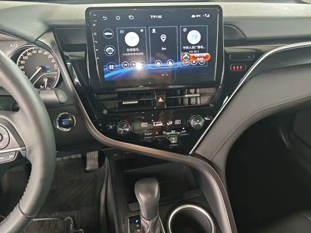 Toyota Camry 2022 — фото 13