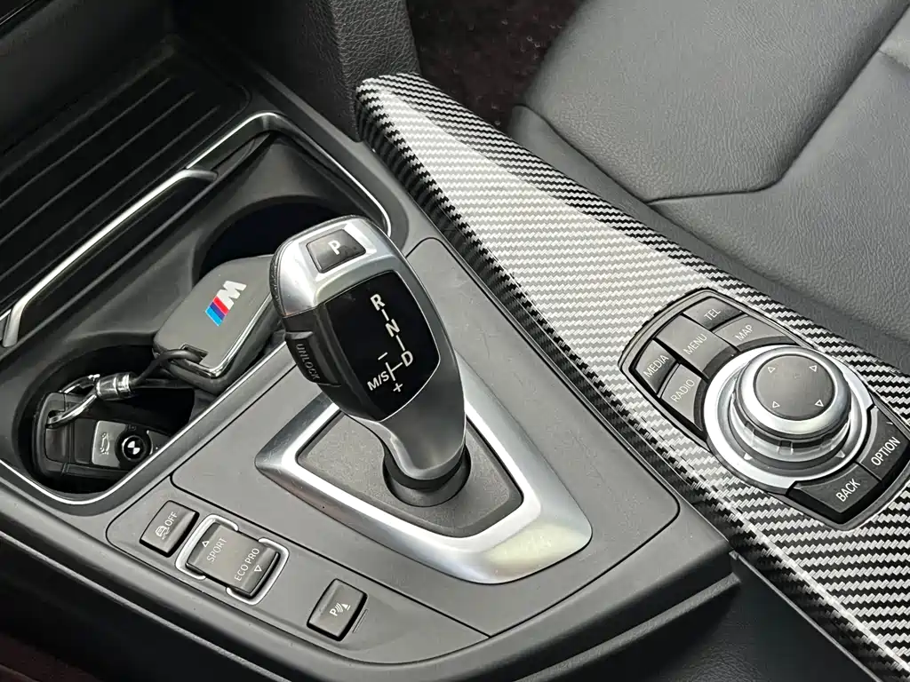 BMW 3 Series 2016 — фото 14