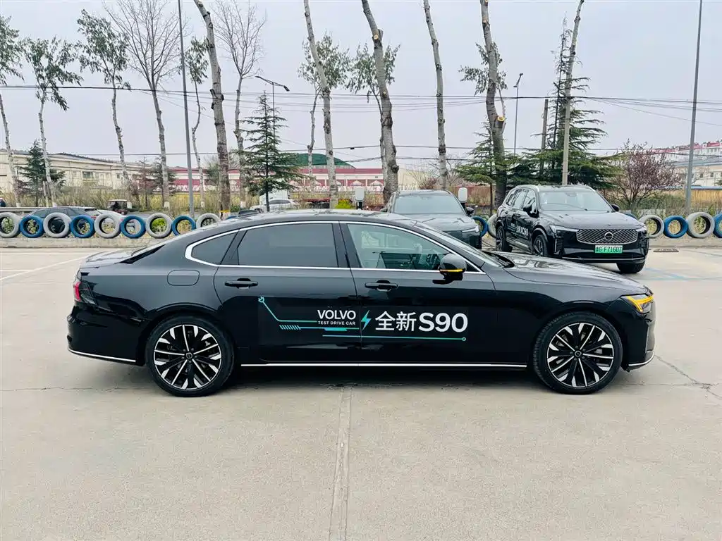 Volvo S90 PHEV 2025 — фото 2
