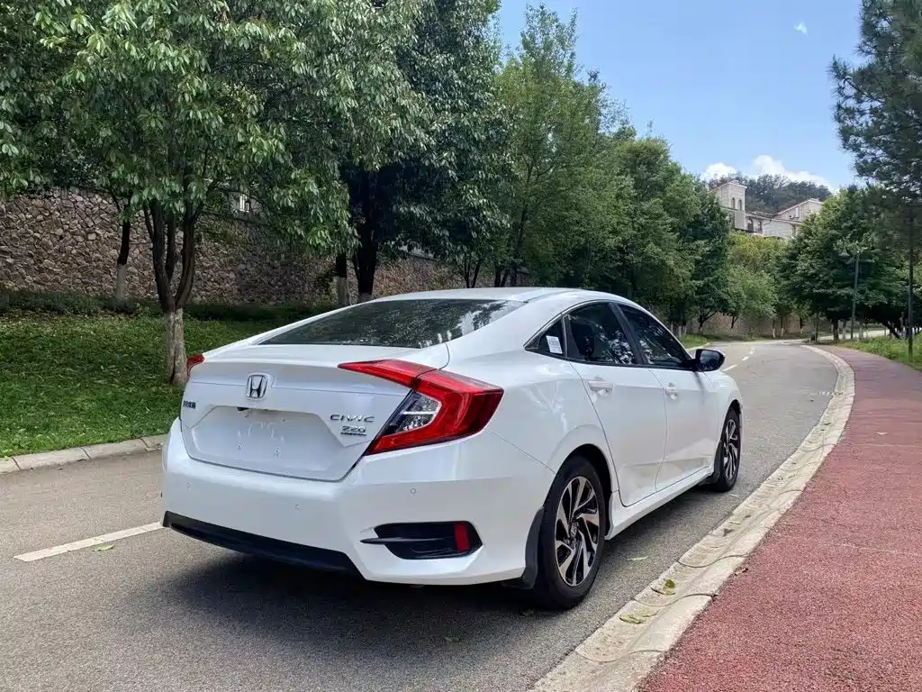 Honda Civic 2018 — фото 14