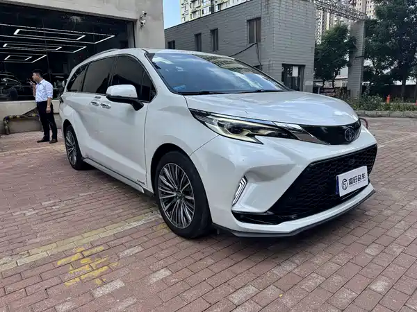 Toyota Granvia 2024