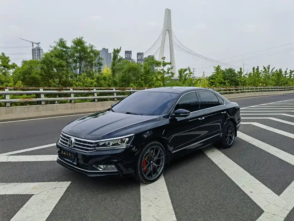 Volkswagen Passat 2019 — фото 1