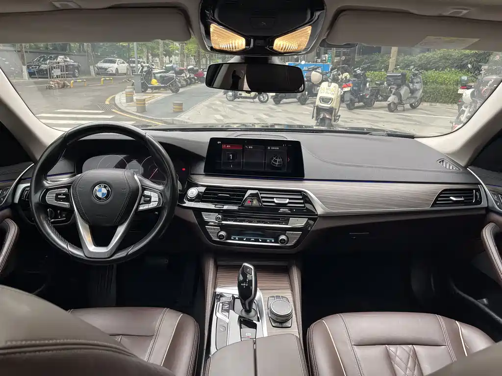 BMW 5 Series New Energy 2019 — фото 13