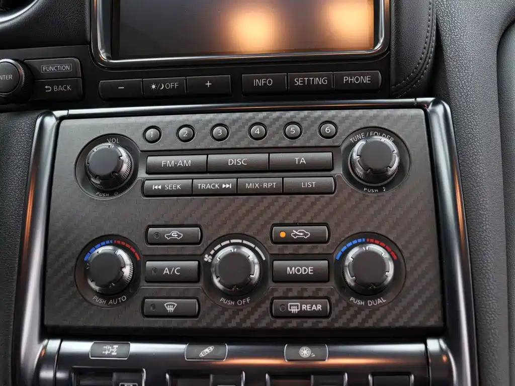 Nissan GT-R 2012 — фото 13
