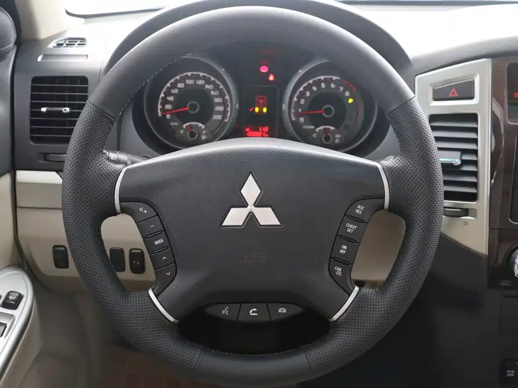 Mitsubishi Pajero 2019 — фото 12