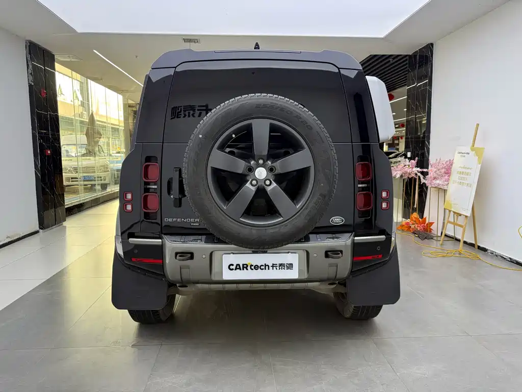 Land Rover Defender 2021 — фото 26