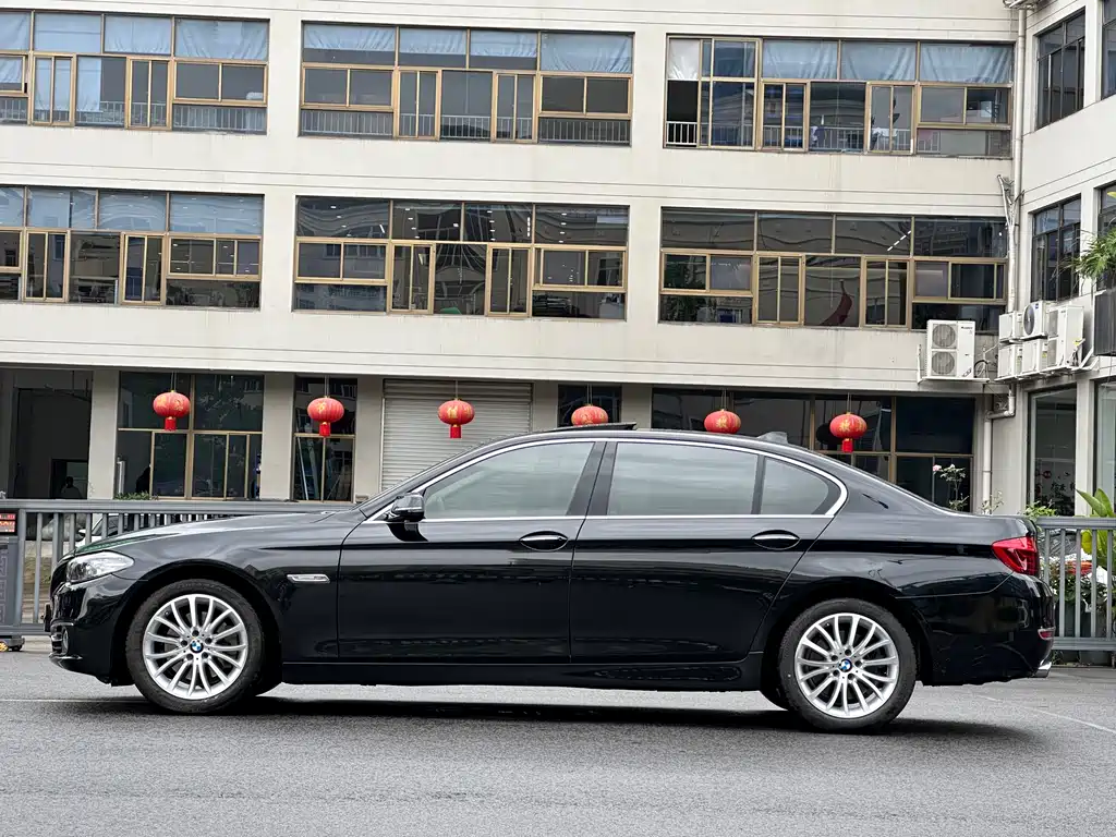 BMW 5 Series 2017 — фото 4