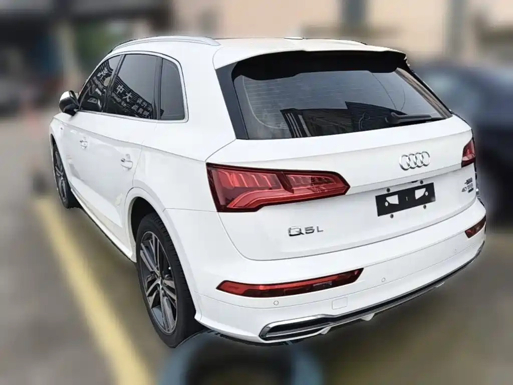 Audi Q5L 2021 — фото 9