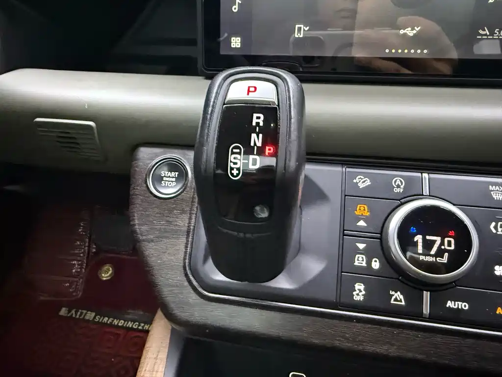 Land Rover Defender 2021 — фото 10