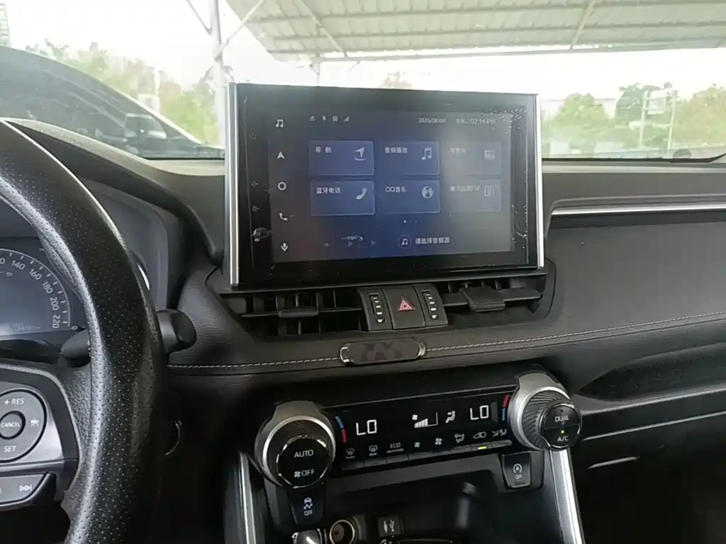 Toyota RAV4 2022 — фото 13