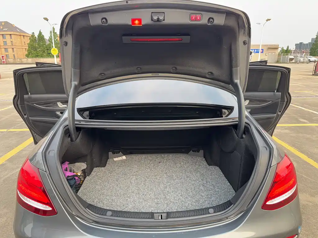 Mercedes-Benz E-Class 2019 — фото 15