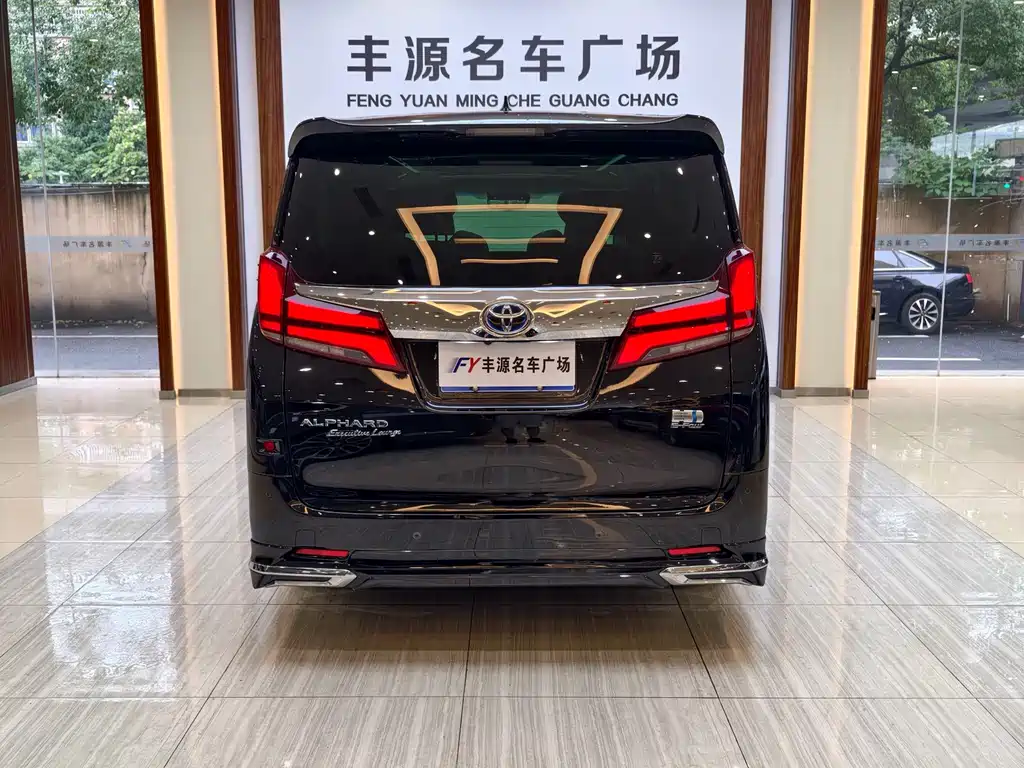 Toyota Alphard 2023 — фото 27