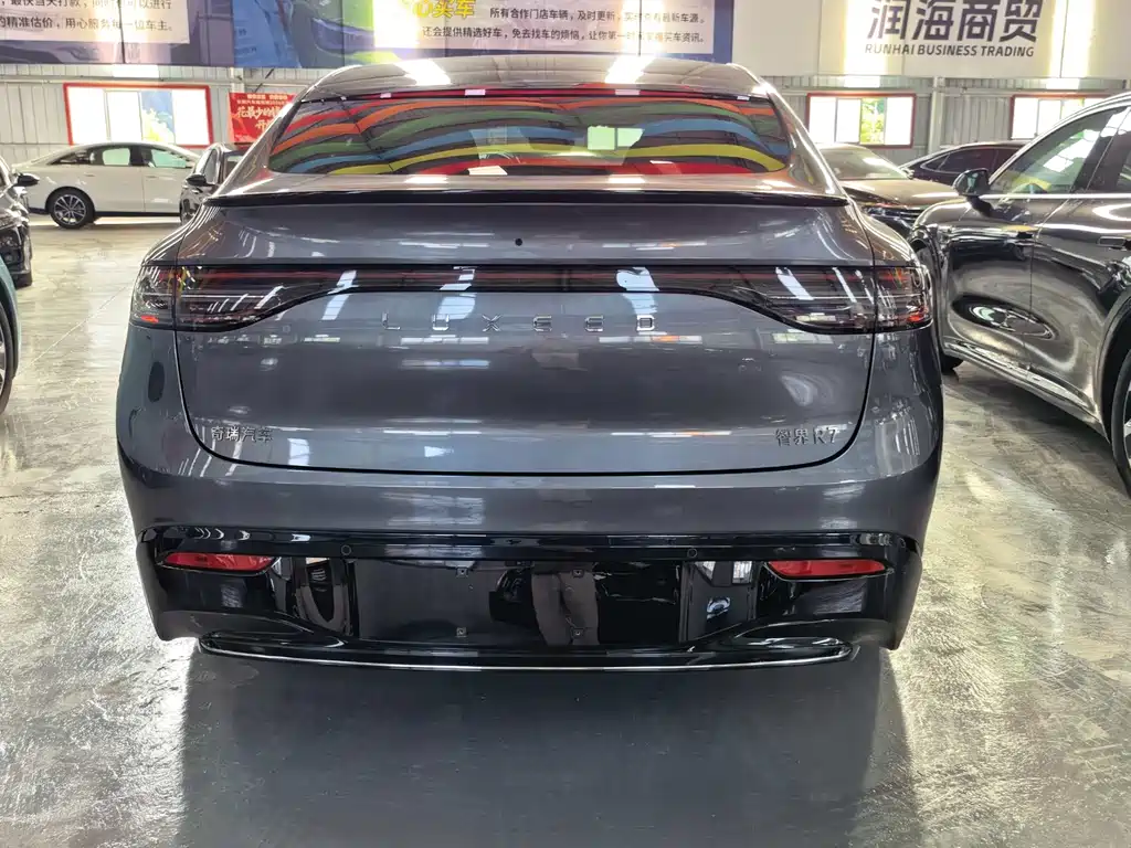 Luxeed Zhijie R7 2025